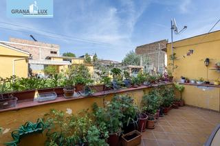 Pis  Calle encantado. Pisazo con terraza y residencial con piscina en ogijares!