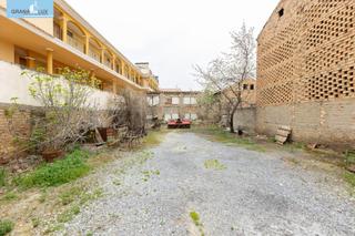 Terreny residencial a Casco Histórico. Gran oportunidad en churriana de la vega  terreno con potencial!