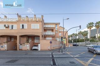 Casa  Calle de aristóteles. Casa en armilla, junto al nevada.