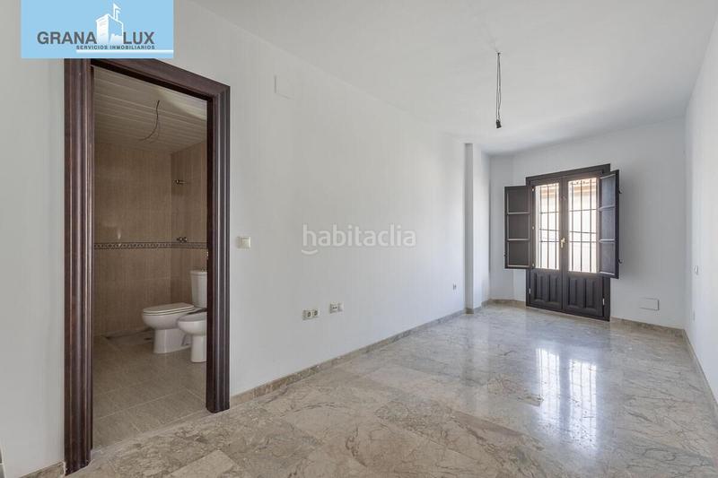 Foto c3a9f055-31c0-4162-b87a-21ca28cfb102. Piso  en la zubia en La Zubia Ciudad Zubia (La)