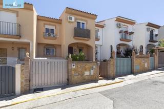 Casa adossada  Calle de montevive. No dejes escapar esta casa en otura! espacio, comodidad y precio