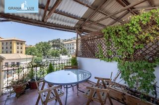 Casa adossada  Plaza del triunfo. Vivienda con licencia turística junto al arco de elvira