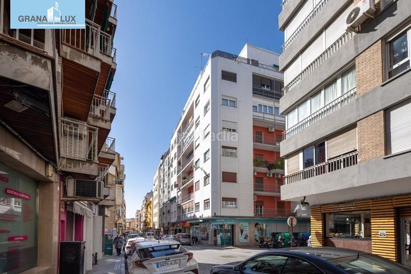 Foto 8b9ae3d6-3e89-4da8-b752-32d8e57409fc. Piso fantástico piso en pleno centro , ideal para vivir o invertir. en Granada