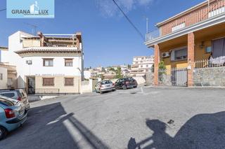 Pis a Calle higueras 16. Gran piso en el centro del barrio de monachil