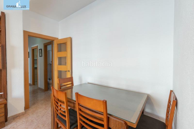Foto 7d085bd9-b094-466b-b07e-cc6be250cbc9. Piso estupendo piso junto al metro en Maracena