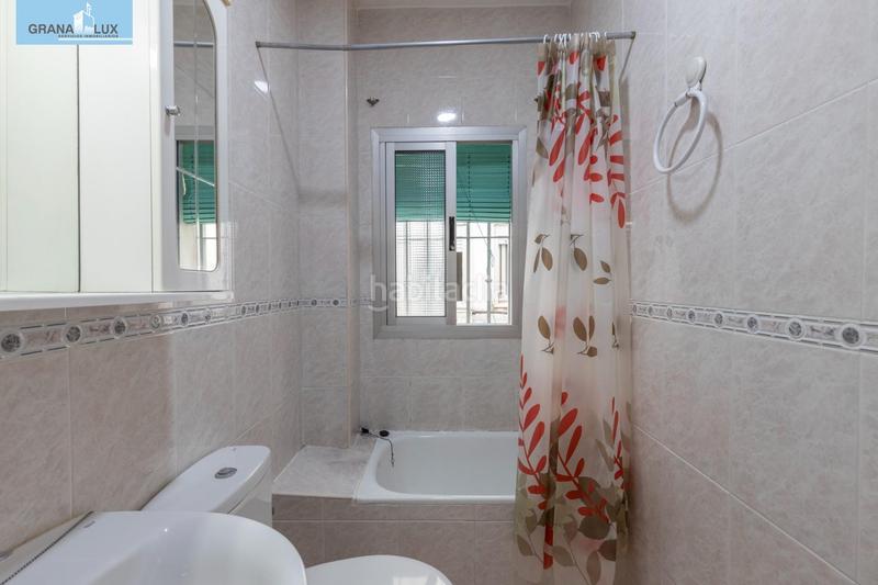 Foto b85623e0-8ac4-4f6a-8906-57322898330e. Piso estupendo piso junto al metro en Maracena