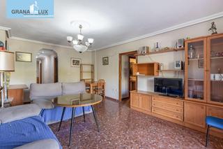 Appartement à Plaza de Toros. Amplio y luminoso piso en centro de granada, ideal para tu nueva