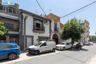 Maison jumelée à Maracena. Tu nuevo hogar y tu futuro negocio te esperan en el centro de ma