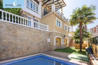 Maison à Crta. De la Sierra. Chalet individual con piscina y calidades de lujo en carretera d