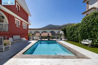 Xalet a Pinos Genil. Chalet independiente en urbanización los pinillos  pinos genil