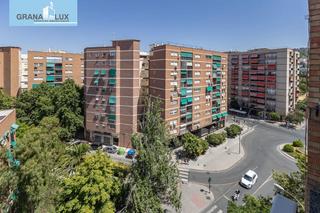 Pis  Calle pablo picasso. Piso con 3 dormitorios en alminares del genil