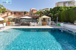 Xalet  Cerezos ii. Villa de lujo en gójar  exclusividad, espacio y estilo en un ent