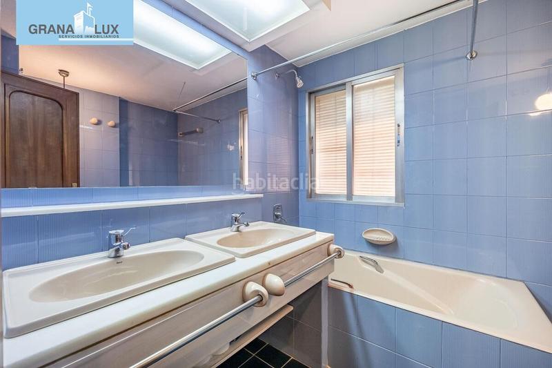 Foto 04fe5461-dc94-49d3-81c6-25b9e4e5f3f3. Piso  en avda. constitución en Plaza de Toros Granada