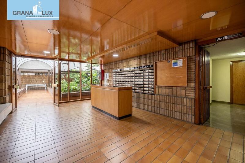 Foto 583b5ec3-ca18-4127-b85c-eaca3f2e0b1d. Piso  en avda. constitución en Plaza de Toros Granada