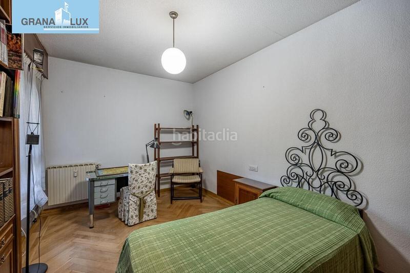 Foto 7620a383-46ad-4930-8a9b-f26ce4758fff. Piso  en avda. constitución en Plaza de Toros Granada