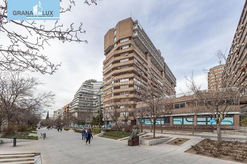 Foto bf2aee8e-ba39-42d2-b6a3-604043f80f63. Piso  en avda. constitución en Plaza de Toros Granada