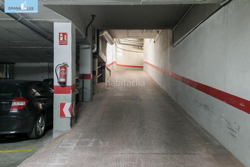 Foto 1e50504a-4487-4e3d-ad43-e1ccdd6b033e. Parking coche en paseo de la bomba 13 espaciosa plaza de garaje en el corazón del paseo del salón en Granada