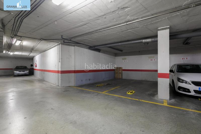 Foto a5cfbfb7-2704-472e-8e6b-b6bee5b6e187. Parking coche en paseo de la bomba 13 espaciosa plaza de garaje en el corazón del paseo del salón en Granada
