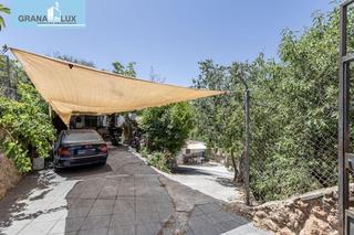 Masia a Barrio de la Vega. Finca con dos viviendas independientes y gran piscina en los lla