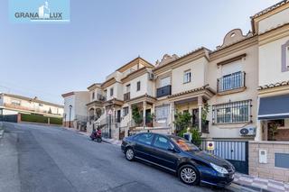 Casa adossada a Cájar. Bonita vivienda unifamiliar en cájar zona bellavista