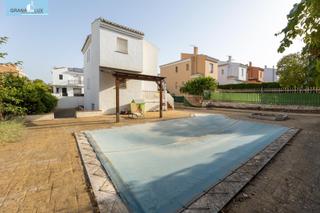 Chalet  Calle abeto (loma verde). Chalet con gran parcela y piscina en loma verde, albolote
