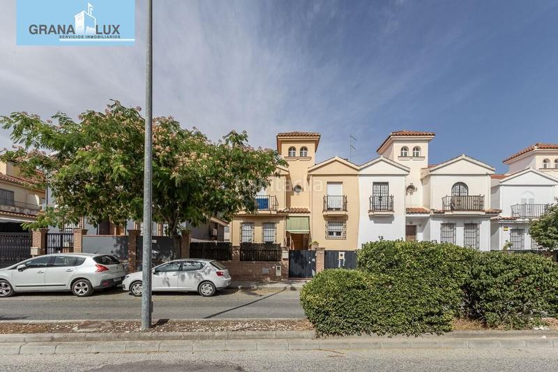 Foto 091230bc-7d48-4252-b43a-72844e745a77. Casa  adosada con piscina en Santa Fe