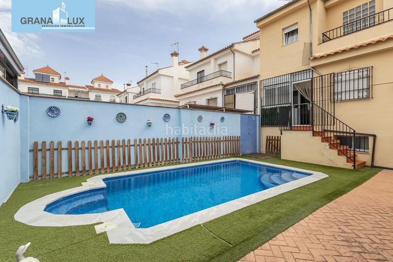 Foto 7693f615-743b-4b75-a2c8-e8a1d5cf27e1. Casa  adosada con piscina en Santa Fe