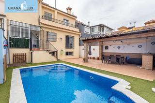 Casa  Calle de mariana pineda. Casa adosada con piscina en santa fe