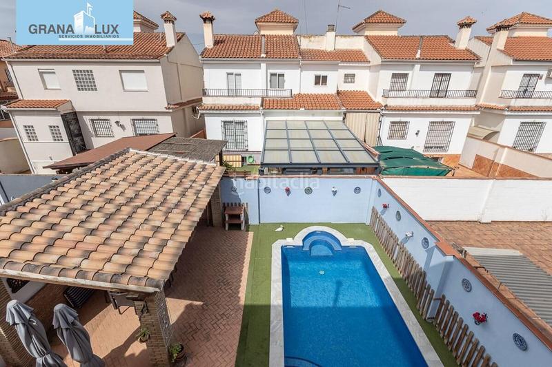 Foto ae50ec80-70c5-4f17-a35e-d8c91bd583b9. Casa  adosada con piscina en Santa Fe