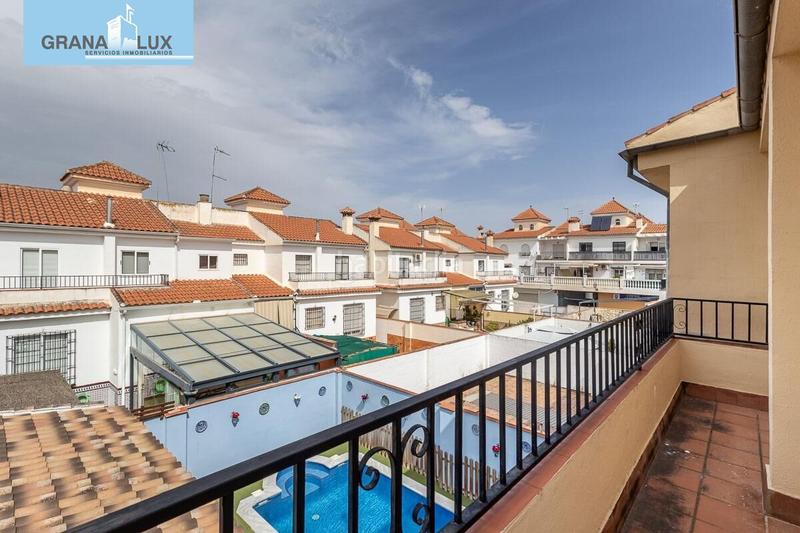 Foto b8b00503-13e7-4625-a34e-86fc2c8527bf. Casa  adosada con piscina en Santa Fe