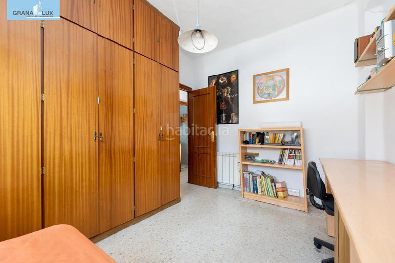Foto 22eb56fe-aed6-4742-aa9d-dda51f8604c8. Piso fantástico piso junto instituto astrofísica en Granada