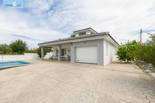 Xalet  Calle amapola. Chalet moderno y acogedor con piscina en una sola planta