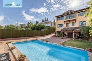 Chalet  Calle del betis. Gran casa con piscina en colinas bermejas, monachil