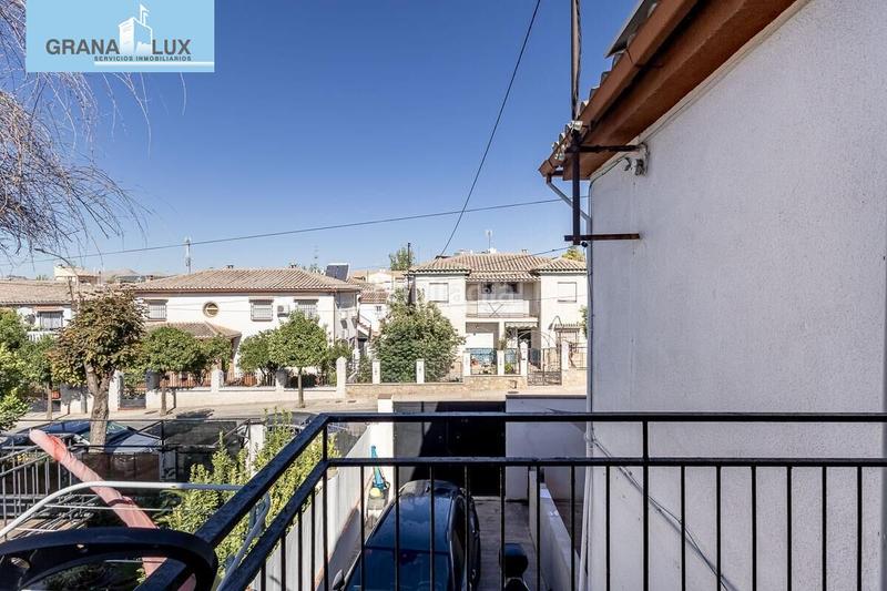 Foto 9d3c87d0-6da5-4384-b9fc-0d7834ca7f62. Casa adossada amb aparcament a Peligros