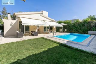 Chalet  Calle santa isabel. Chalet con parcela y piscina en urbanización los chopos.