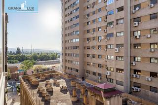 Piso  Calle escultor martinez olalla. Gran piso entre arabial y camino de ronda Piso  Calle escultor martinez olalla. Gran piso entre arabial y camino de ronda