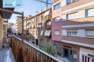 Piso  Calle azhuma. Estupendo piso junto alhamar