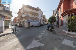 Appartement à Avenida de ogijares 13. Piso en el centro de armilla