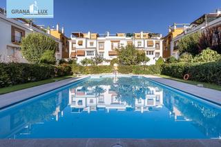 Casa a schiera  Calle cristóbal de morales 119. Magnífica casa adosada en zona estación de autobuses con piscina