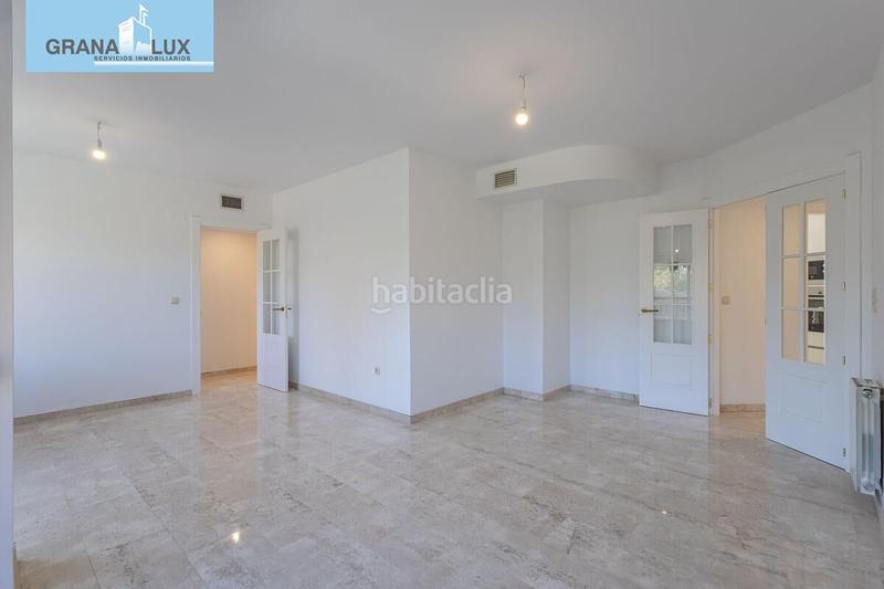 Foto 1bf64dd6-7c81-4e9d-87da-83bd71be7c8c. Pis amb calefacció aparcament a Rosaleda - Juventud Granada