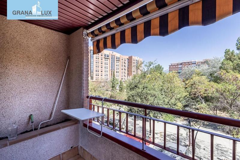 Foto 26b6c6ba-bbe4-472e-9b45-a1e5b6d2b8f7. Pis amb calefacció aparcament a Rosaleda - Juventud Granada