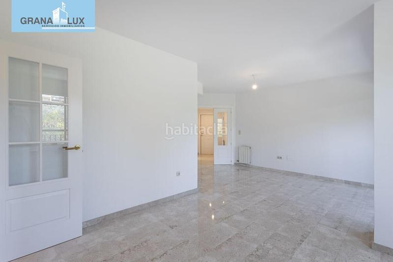 Foto 3cb8aecd-65ea-4991-99b6-aed7178b688d. Pis amb calefacció aparcament a Rosaleda - Juventud Granada