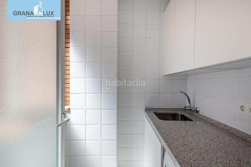 Foto b880f37a-abbf-44e7-96ca-70cc2a0da20c. Pis amb calefacció aparcament a Rosaleda - Juventud Granada