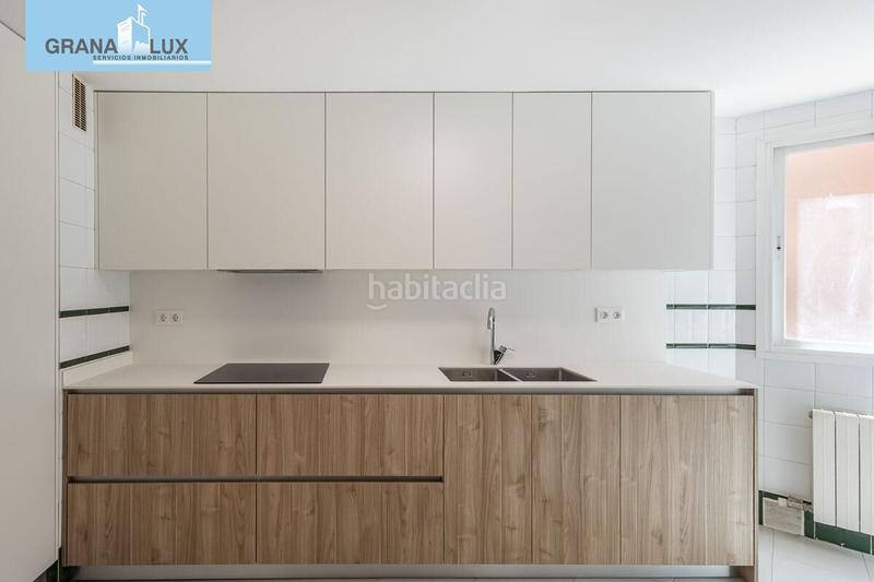 Foto ff381bee-cd31-46e9-92f2-61b9a4bebdb1. Pis amb calefacció aparcament a Rosaleda - Juventud Granada