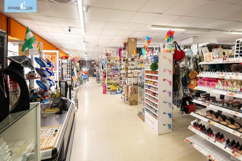 Foto 47bc0bc5-b720-4770-9bd8-d67a819d9c0c. Local comercial a Peligros