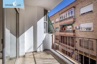 Pis a Calle el guerra 10. Piso con mucha luz y gran potencial en calle el guerra. segunda