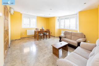 Casa aparellada  Calle calle luis de góngora, 1. Bonita pareada en alhendín con amplias comodidades