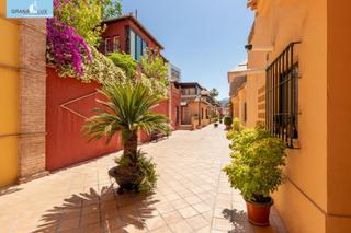 Dúplex  Calle del pino. Ático con terraza, piscina y garaje en la bermejana  granada