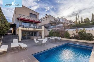 Casa  Calle cosmos. Gran casa en monachil