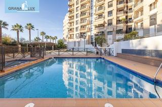 Pis  Calle del periodista rafael gago palomo 3. Pisazo muy luminoso con terraza y garaje en urbanización privada